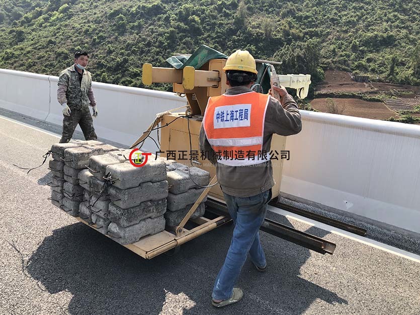 吊篮式桥梁检测车